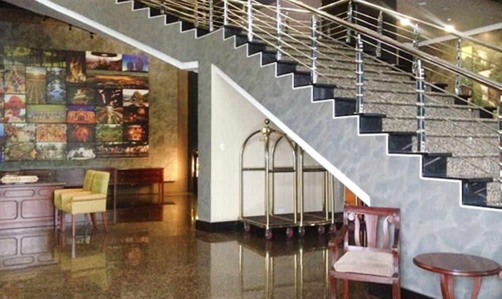 Baguio Crown Legacy Hotel 바기오 외부 사진
